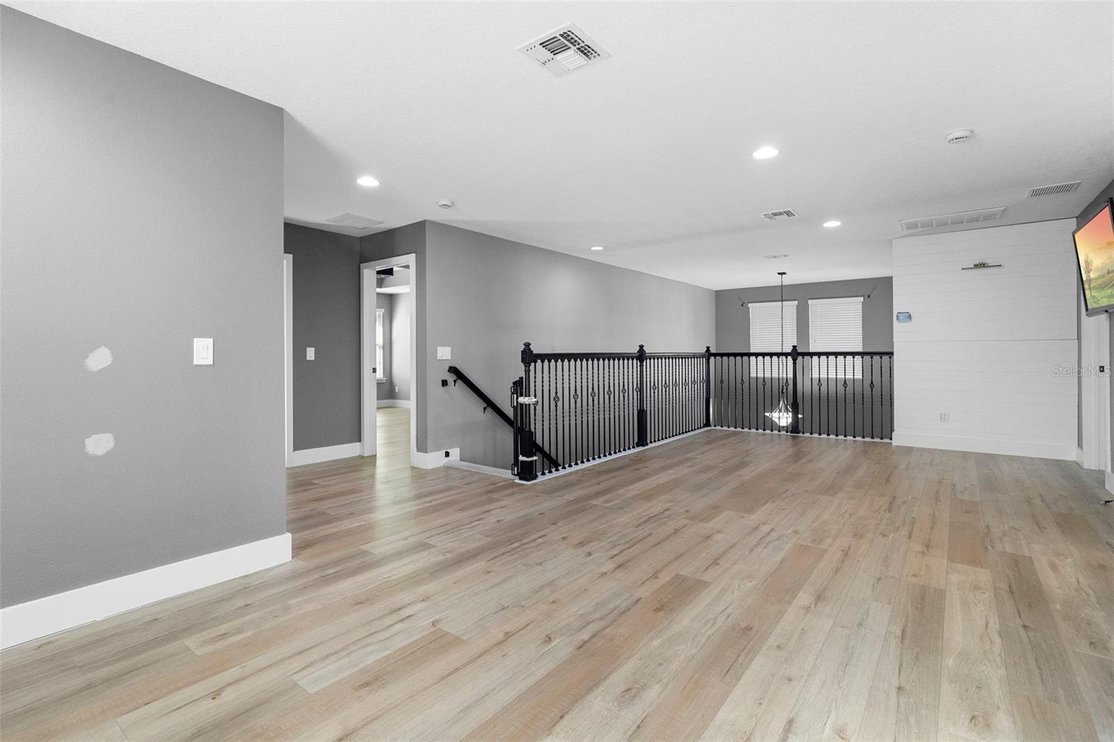 Image 26 of 59 For 684 Seven Oaks Boulevard