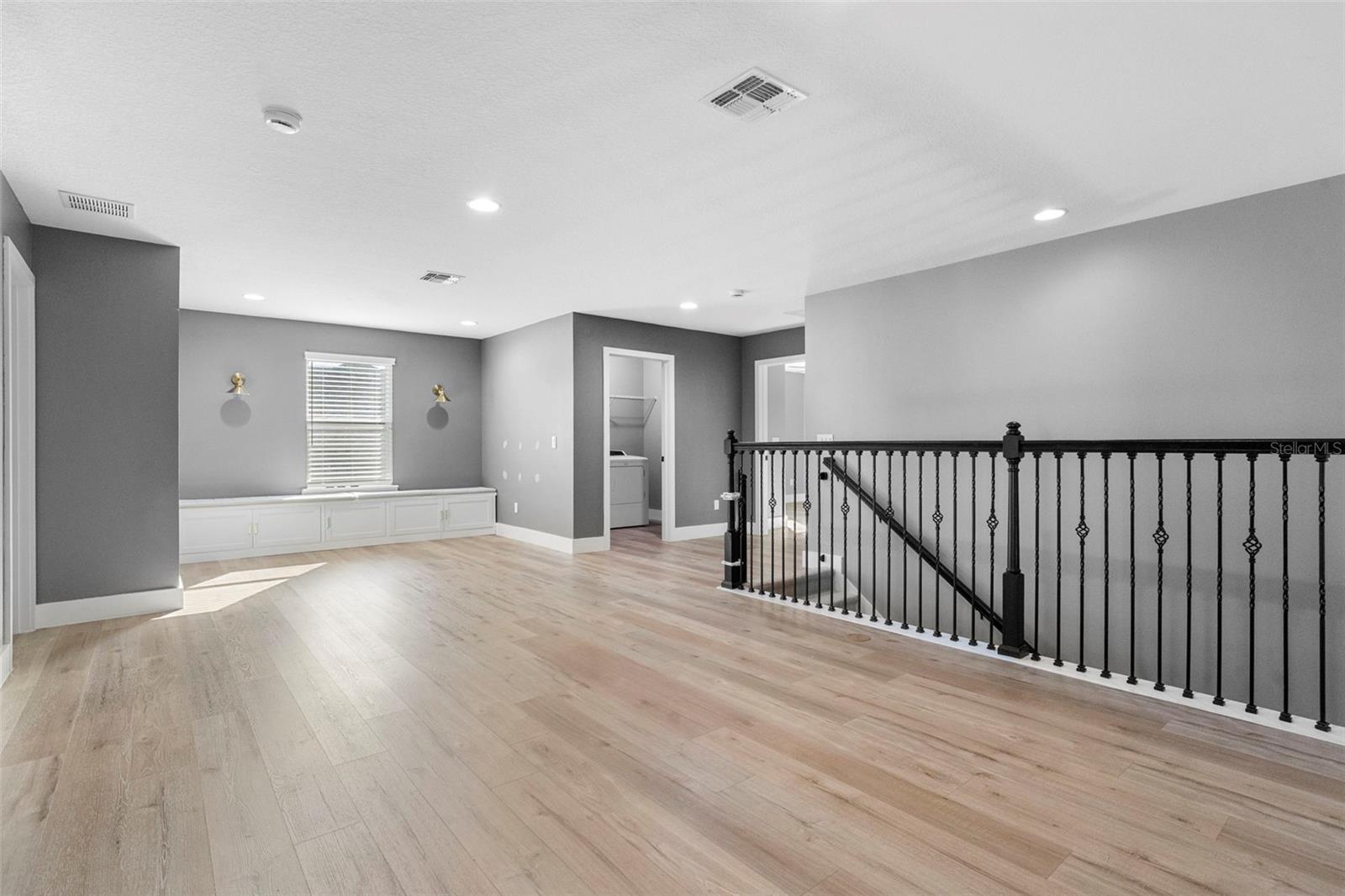 Image 29 of 59 For 684 Seven Oaks Boulevard