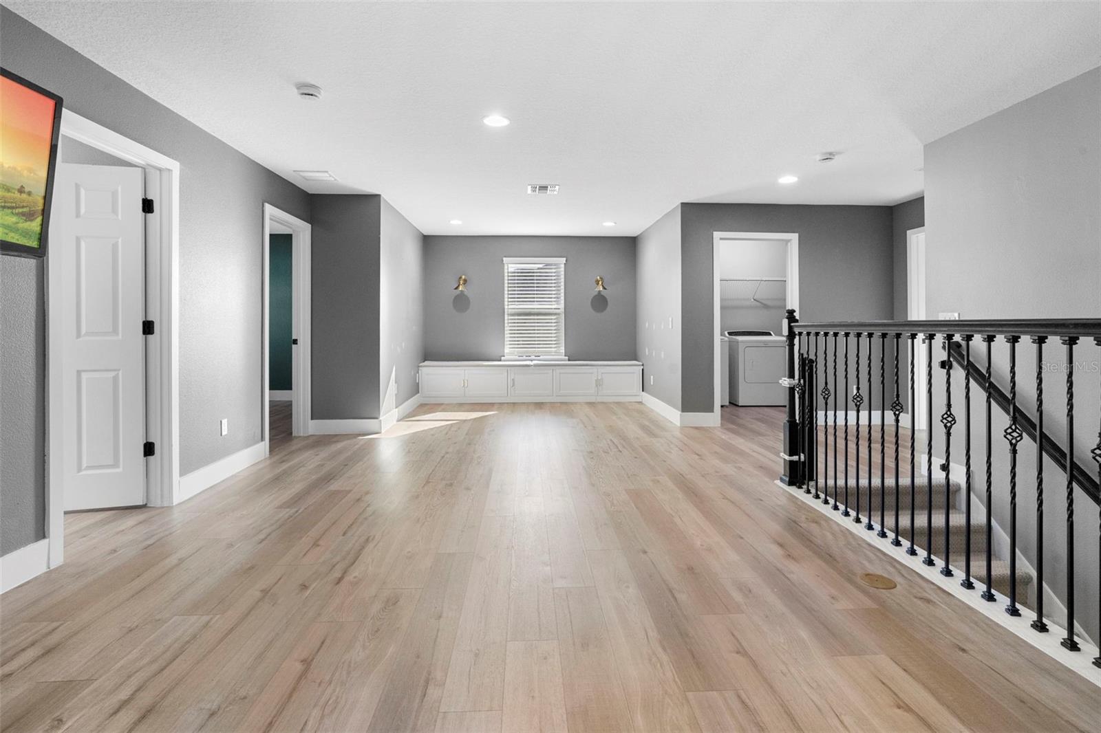 Image 31 of 59 For 684 Seven Oaks Boulevard