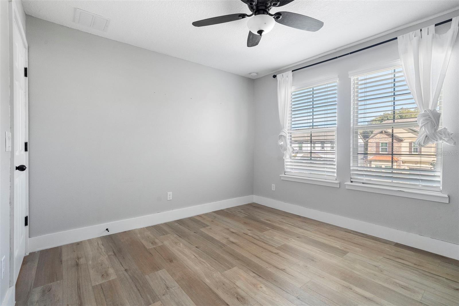 Image 38 of 59 For 684 Seven Oaks Boulevard