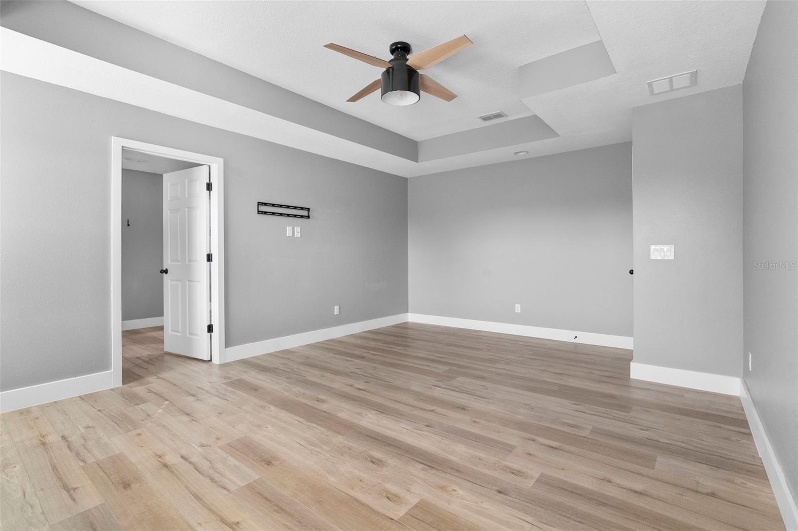 Image 45 of 59 For 684 Seven Oaks Boulevard