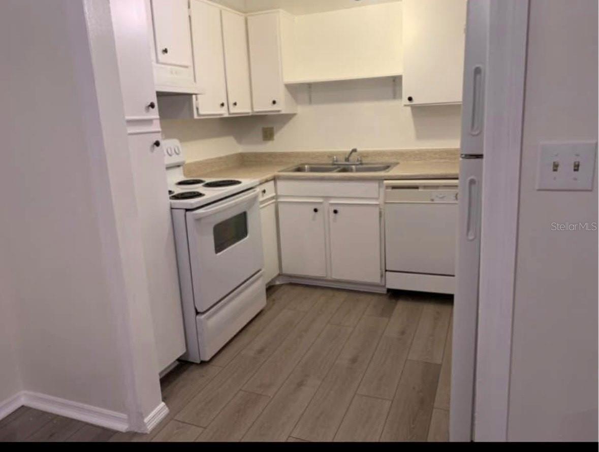 Image 11 of 15 For 936 Lake Destiny Dr  # H