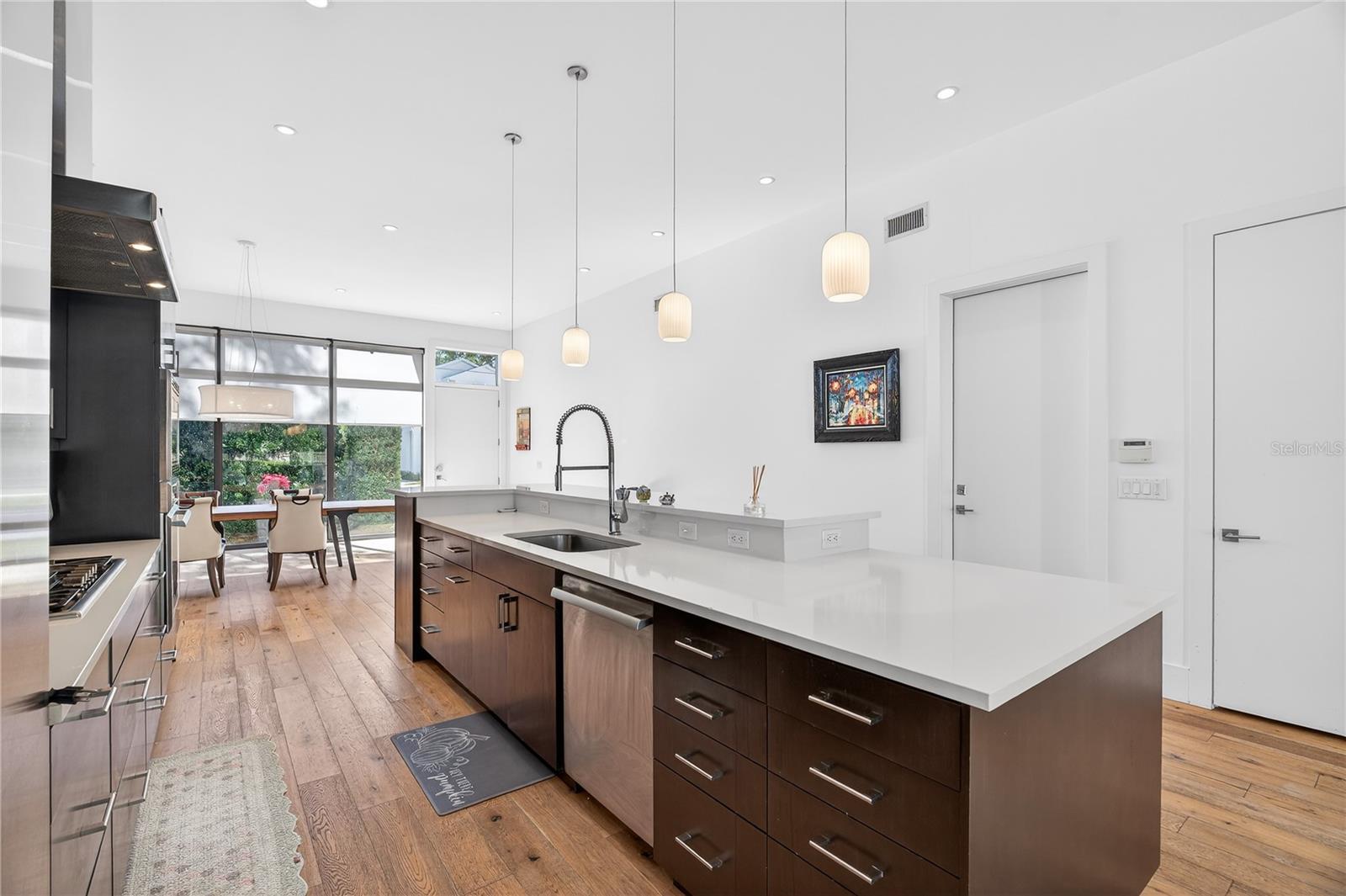 Image 12 of 45 For 911 Golfview Street