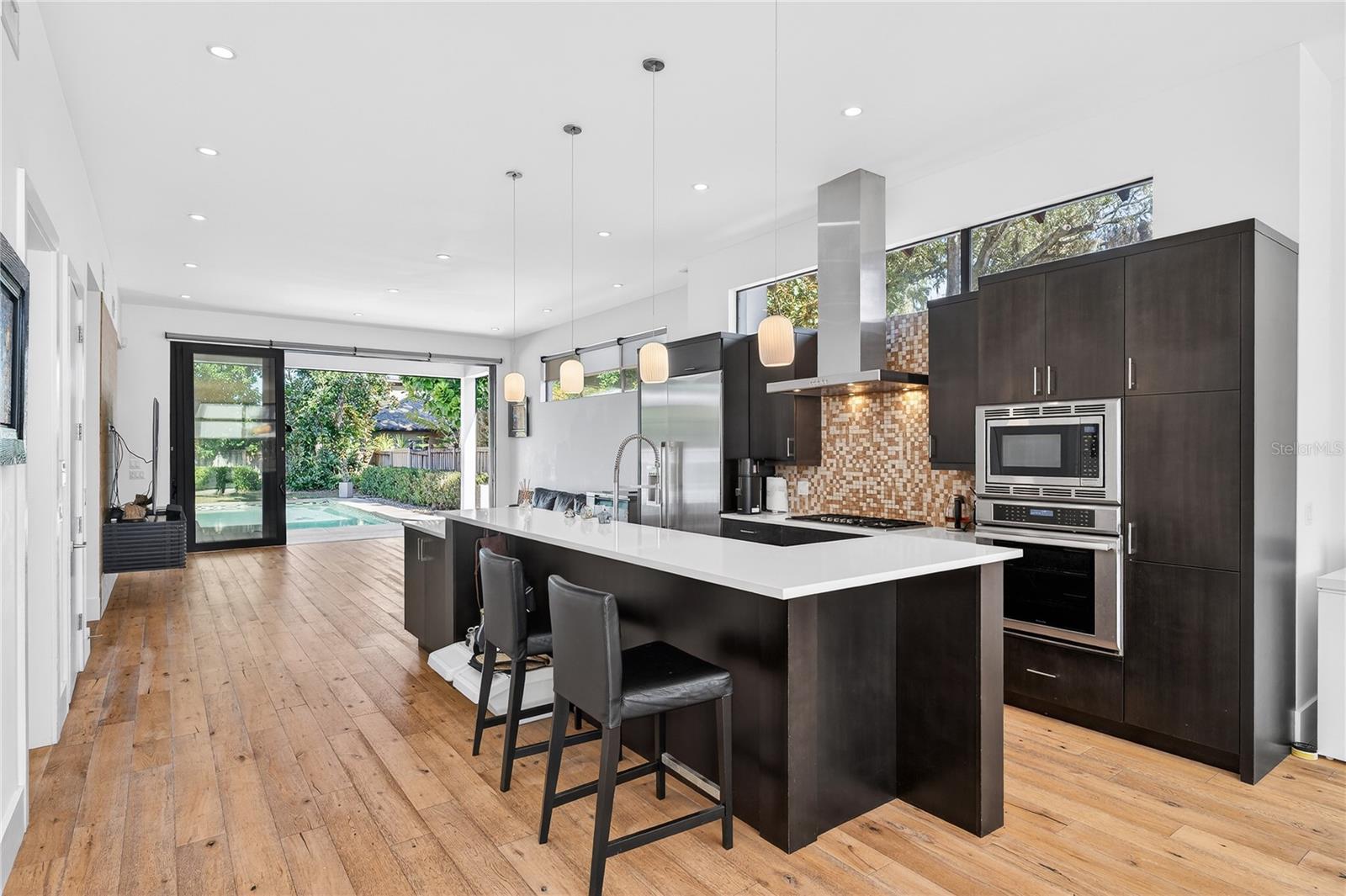 Image 14 of 45 For 911 Golfview Street