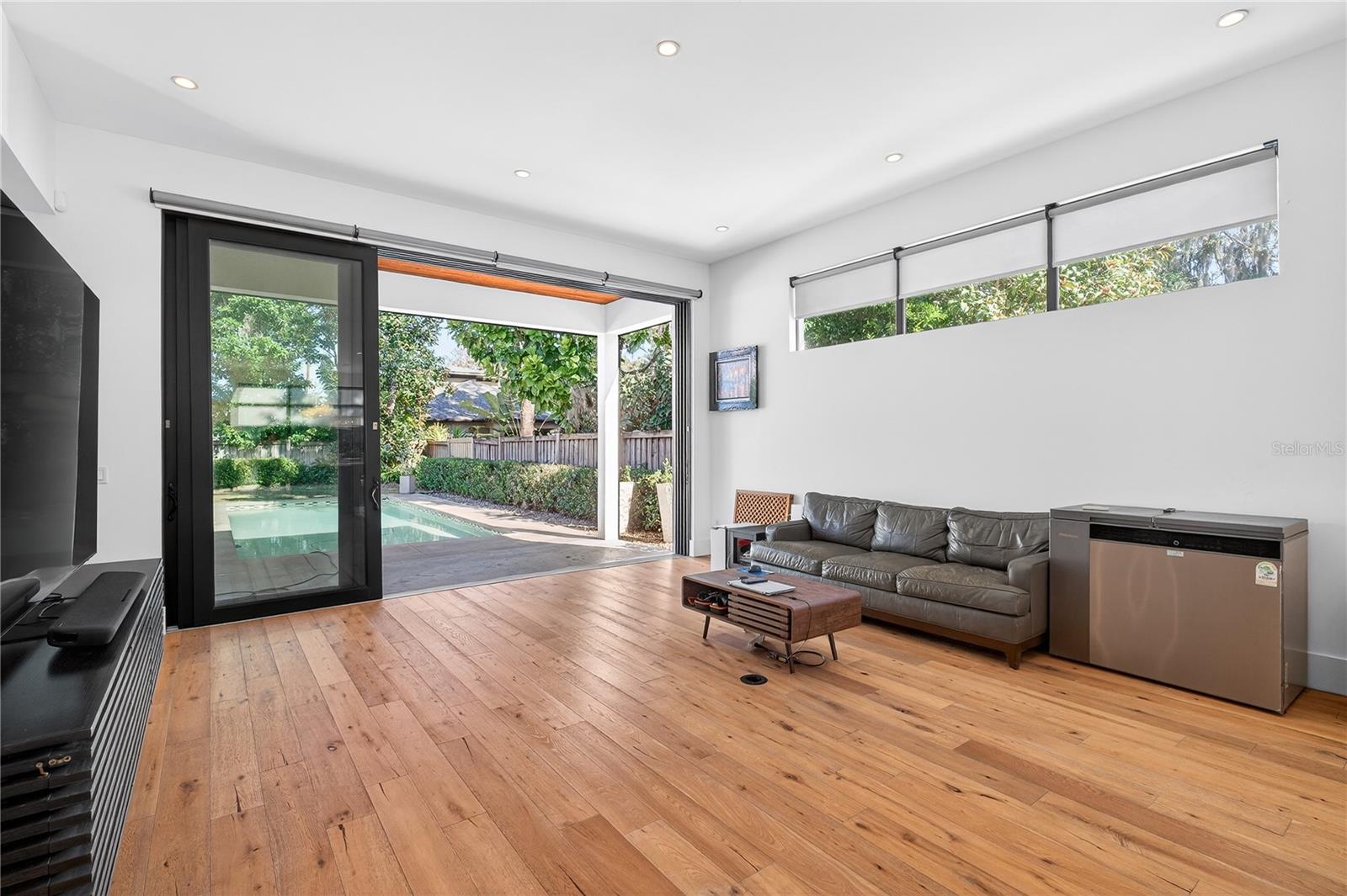 Image 15 of 45 For 911 Golfview Street