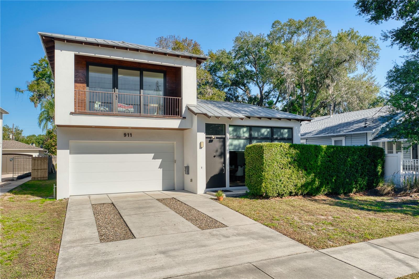 Image 2 of 45 For 911 Golfview Street