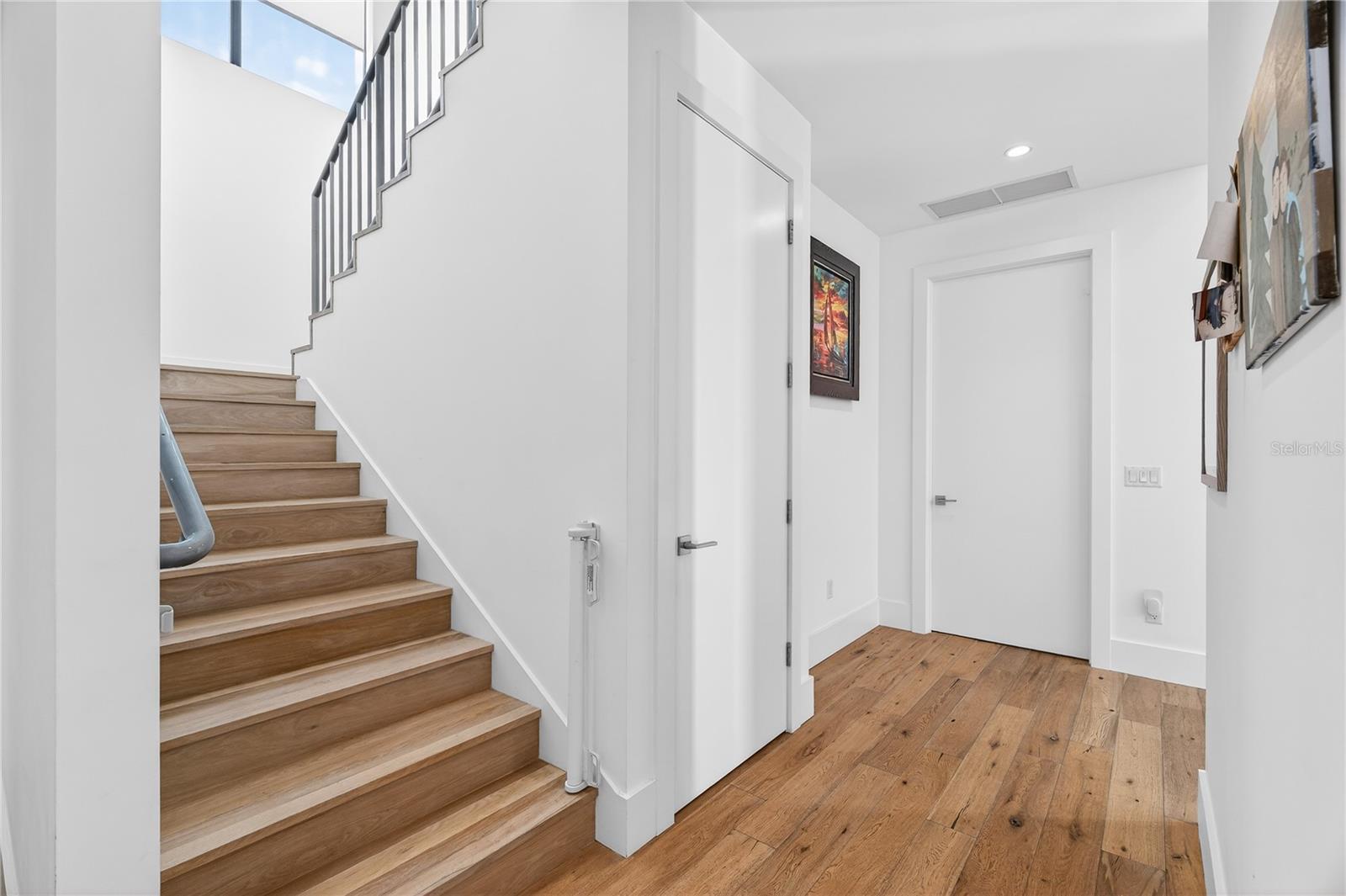 Image 20 of 45 For 911 Golfview Street