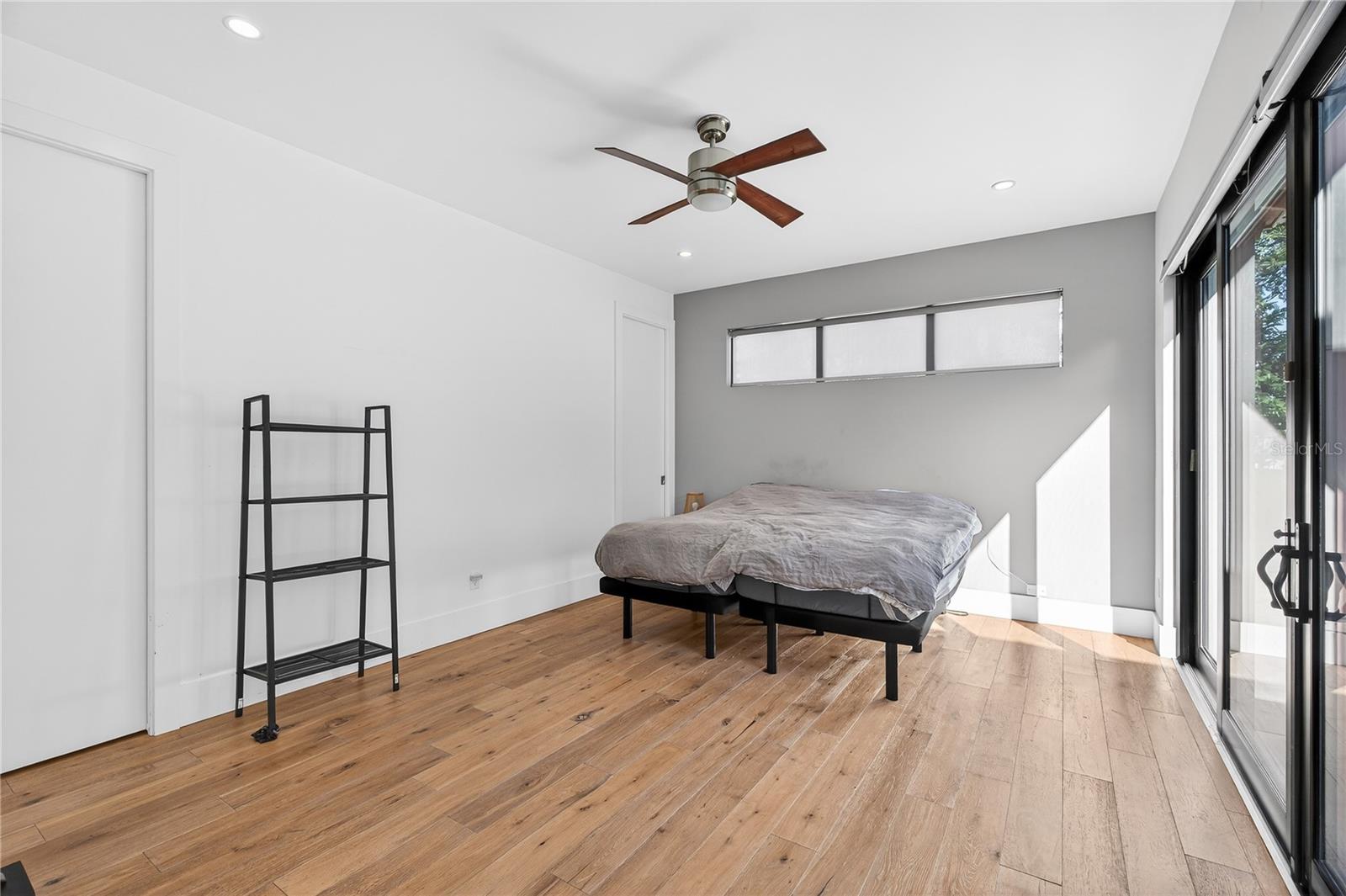 Image 25 of 45 For 911 Golfview Street