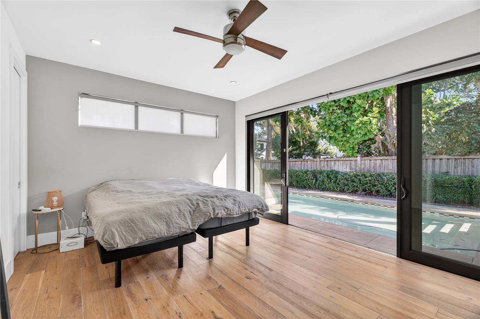 Image 26 of 45 For 911 Golfview Street