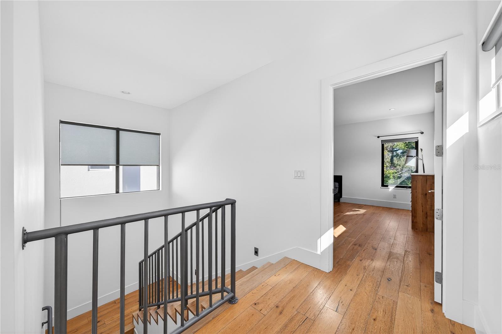 Image 27 of 45 For 911 Golfview Street