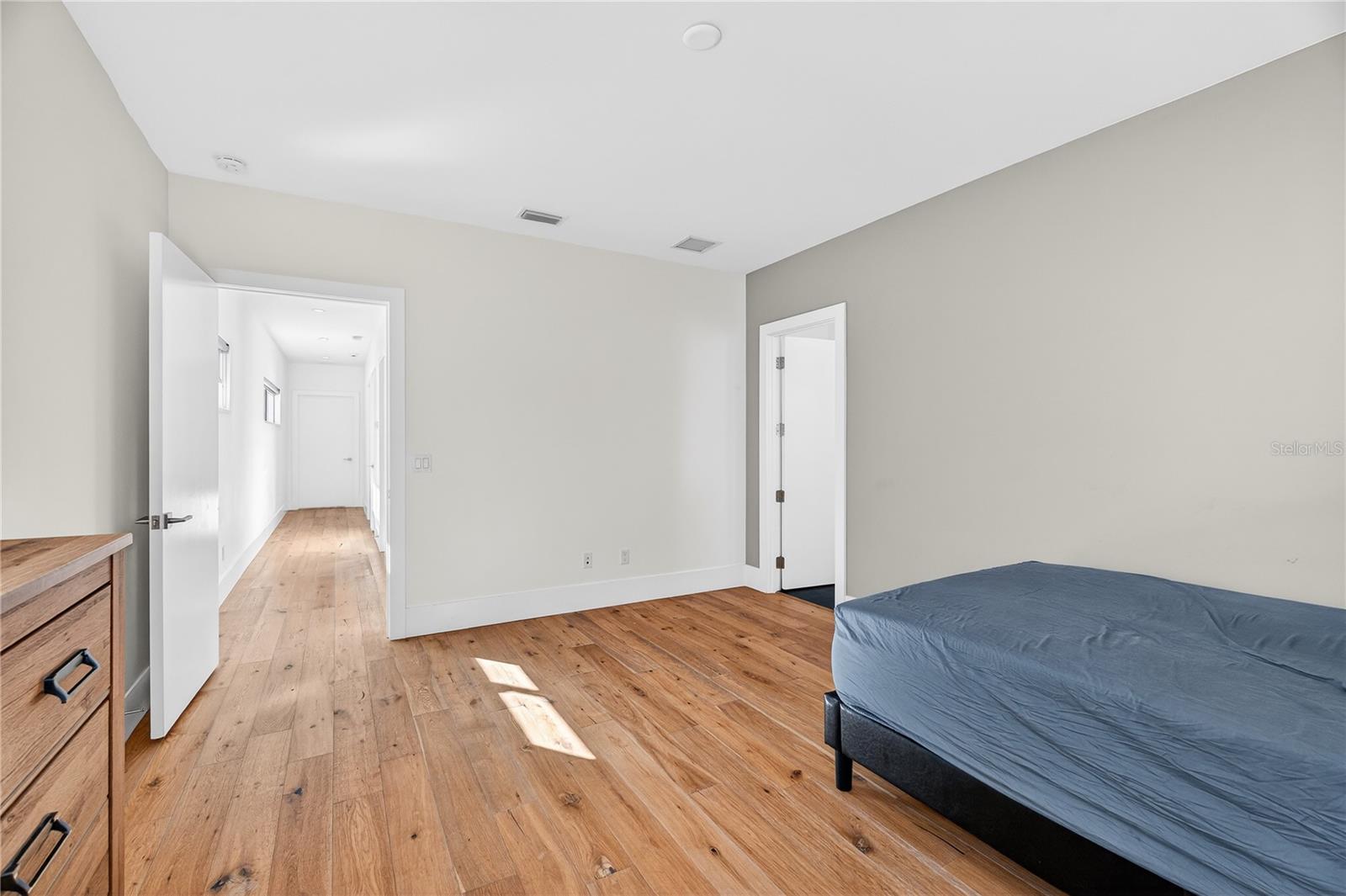 Image 30 of 45 For 911 Golfview Street