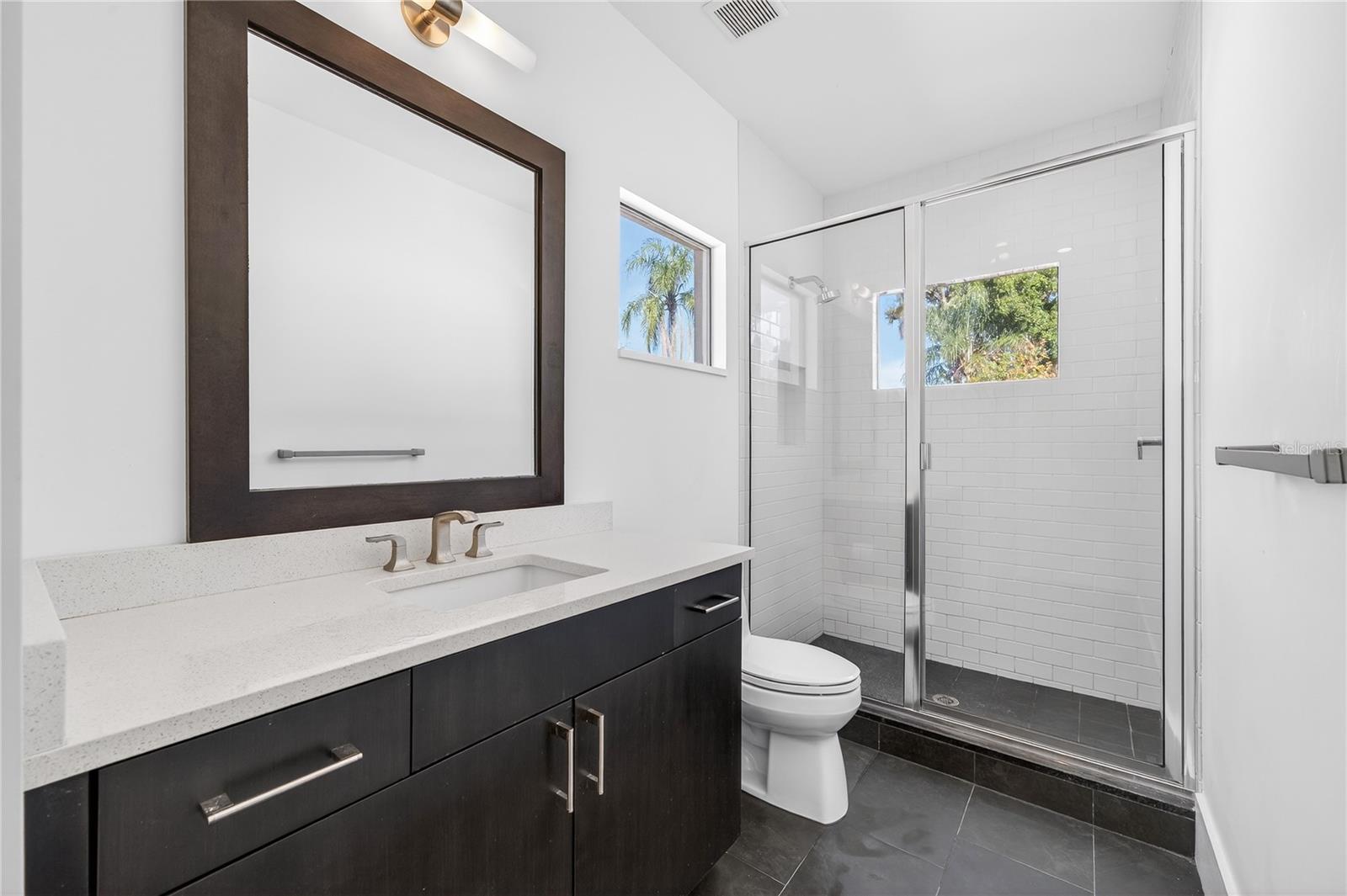 Image 31 of 45 For 911 Golfview Street