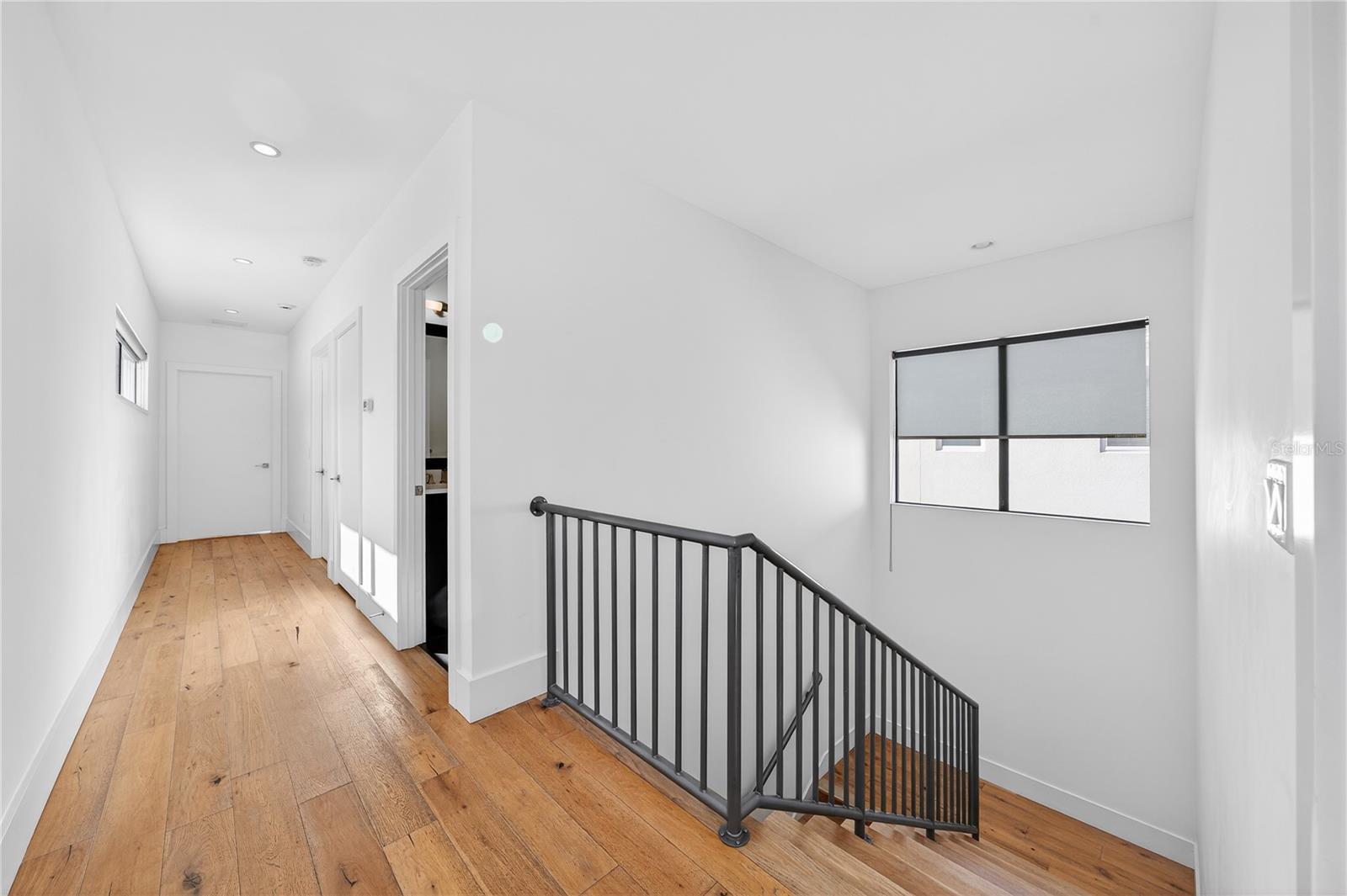 Image 32 of 45 For 911 Golfview Street