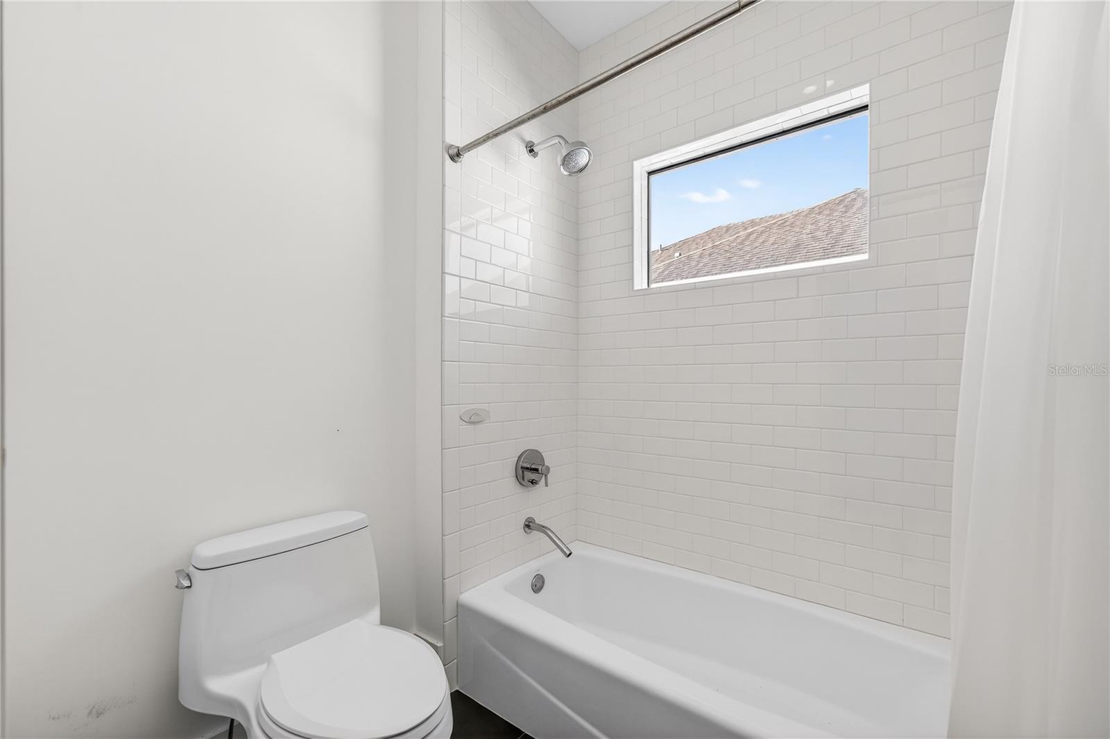 Image 34 of 45 For 911 Golfview Street