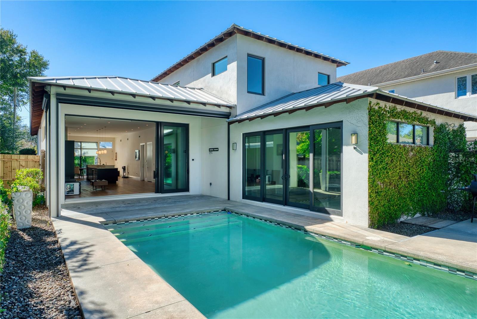 Image 4 of 45 For 911 Golfview Street