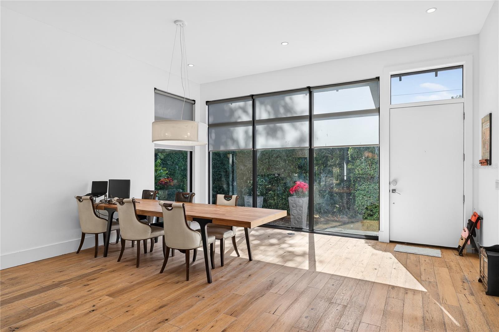 Image 8 of 45 For 911 Golfview Street