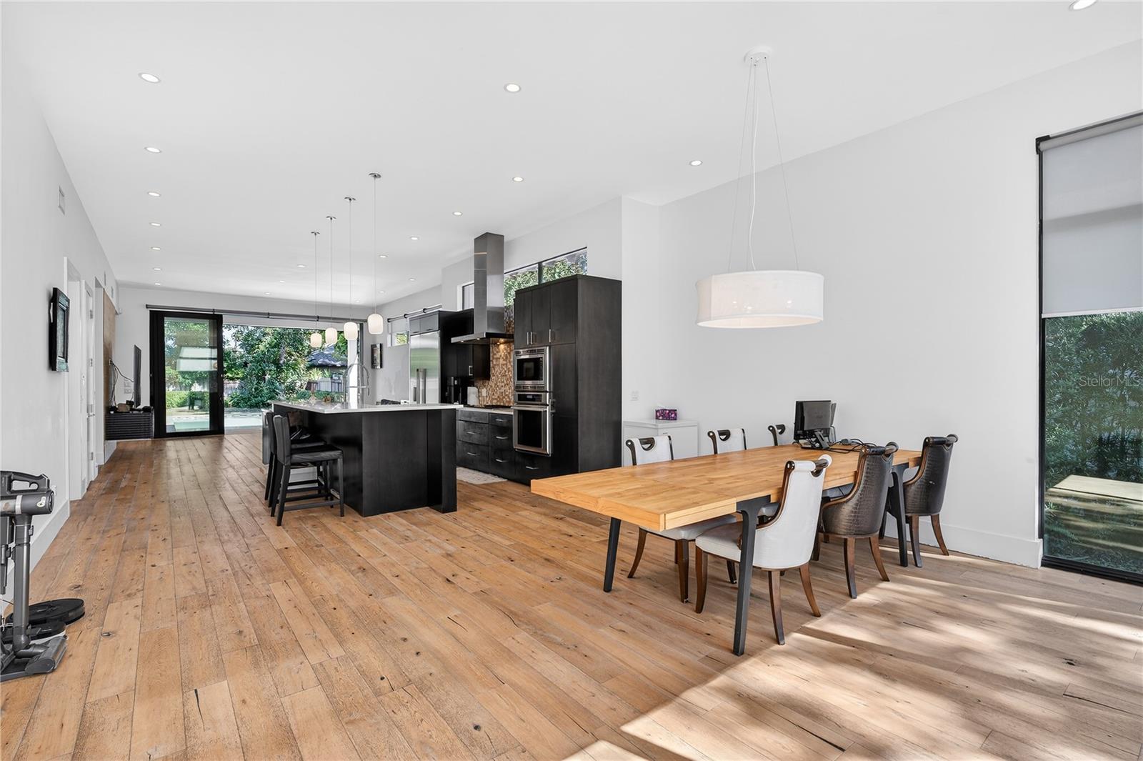 Image 9 of 45 For 911 Golfview Street