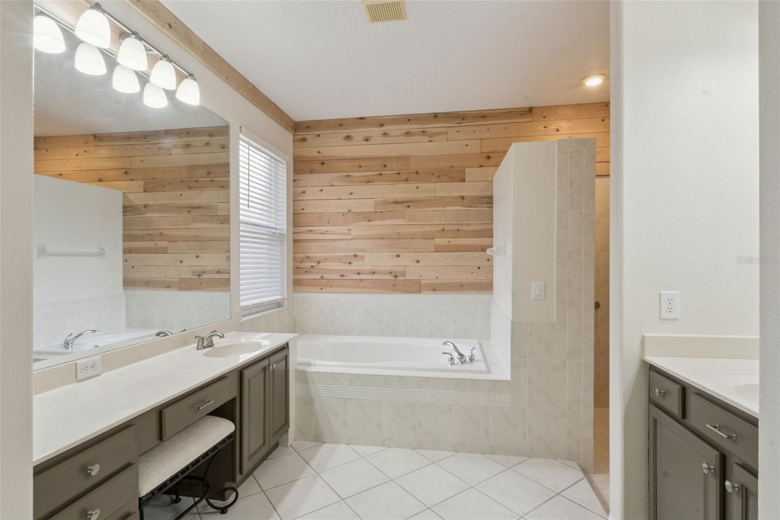 Image 29 of 41 For 597 Sand Wedge Loop