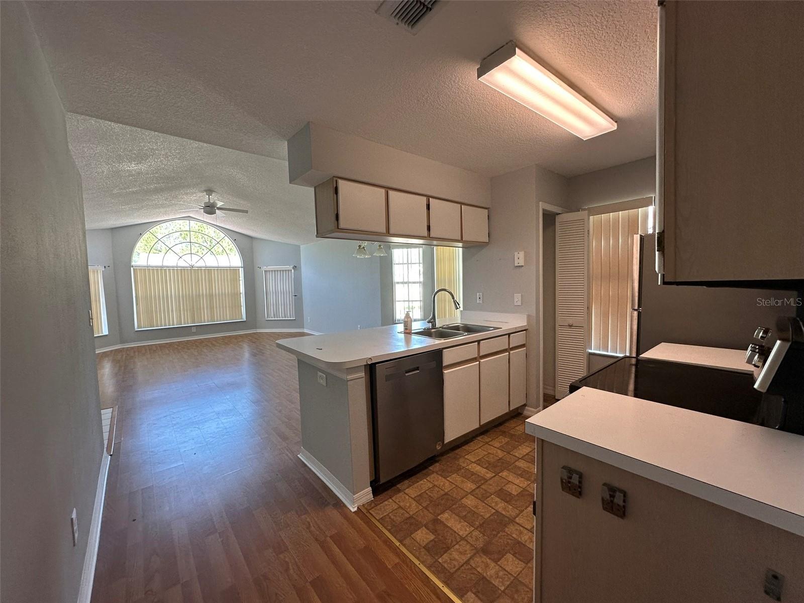 Image 7 of 9 For 2035 Royal Bay Boulevard 46