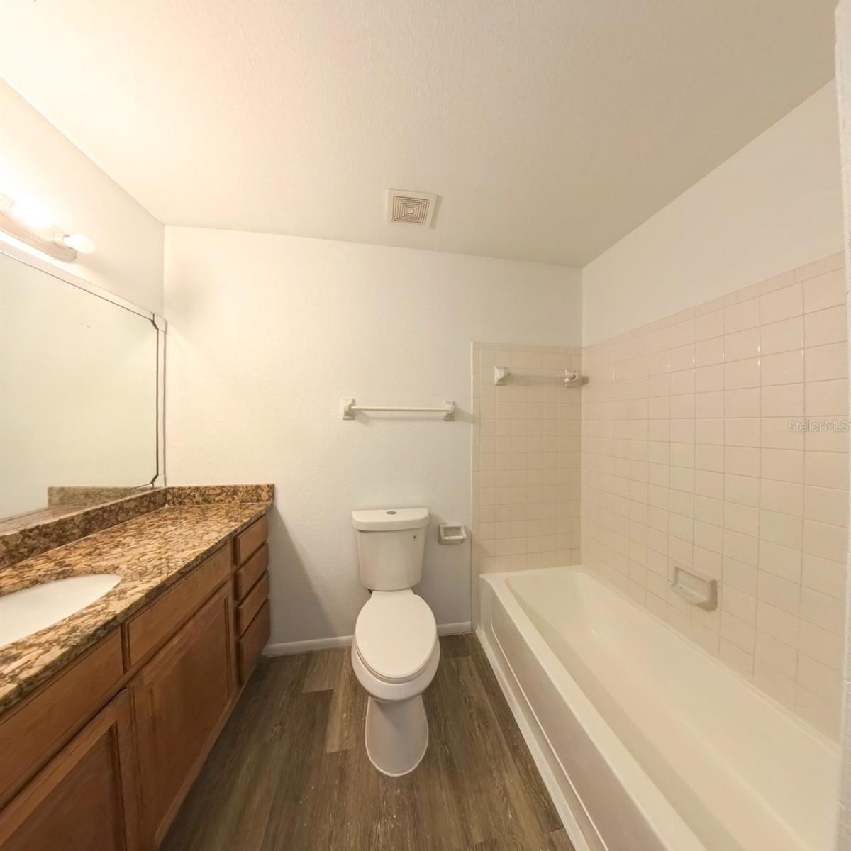 Image 19 of 24 For 600 Kenwick Circle 202