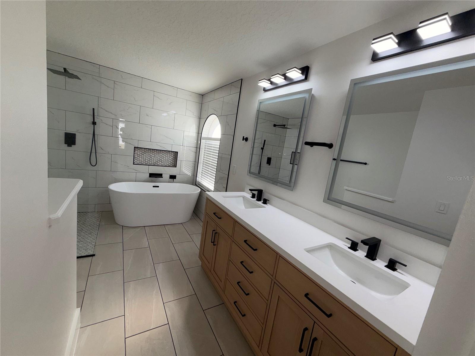 Image 6 of 16 For 1042 Ballyshannon Parkway