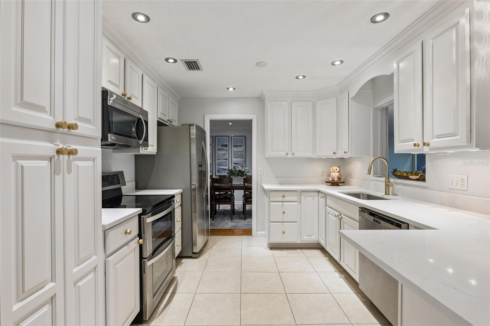 Image 15 of 65 For 6007 Linneal Beach Drive