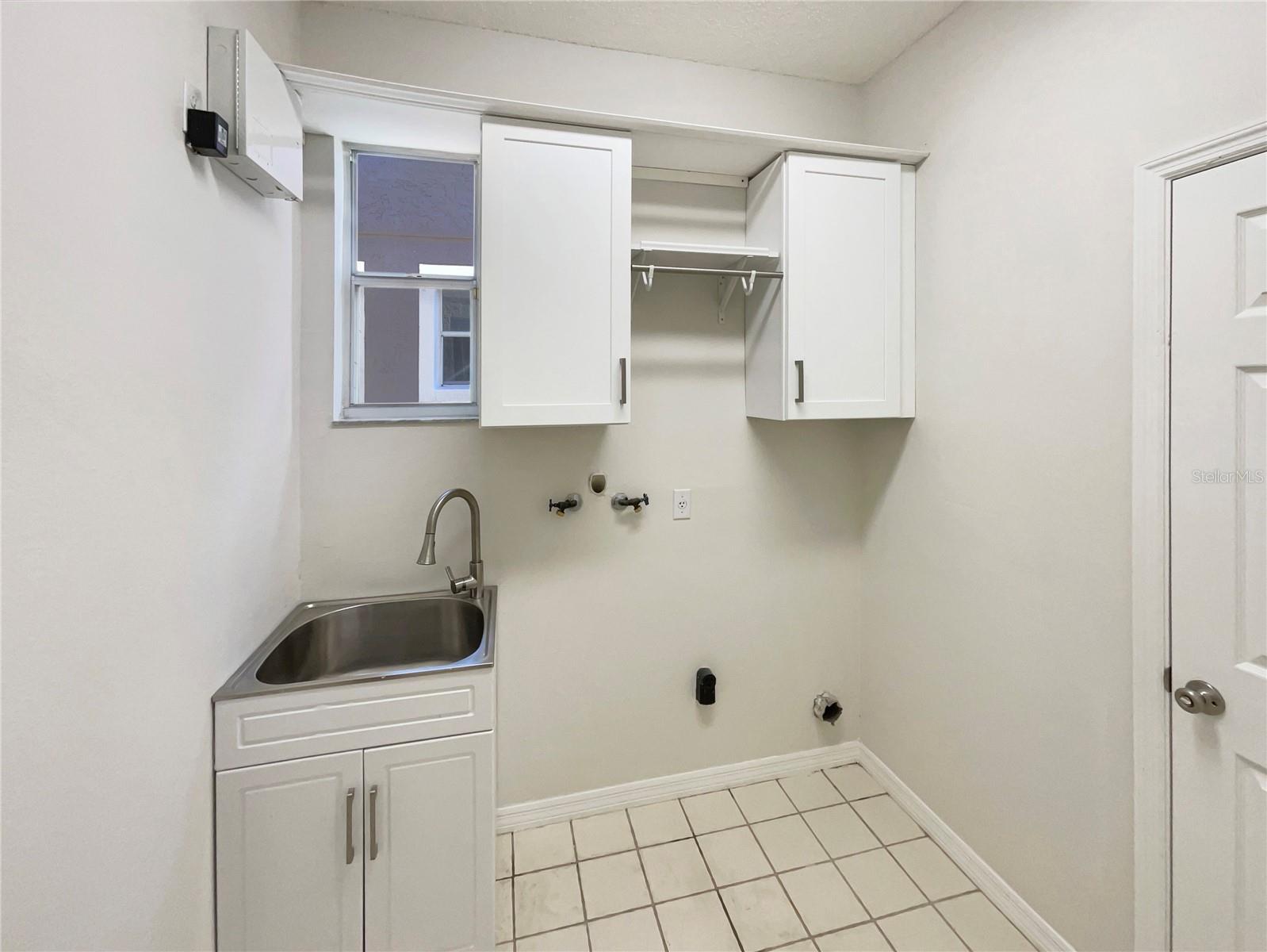 Image 15 of 34 For 3834 Regents Way