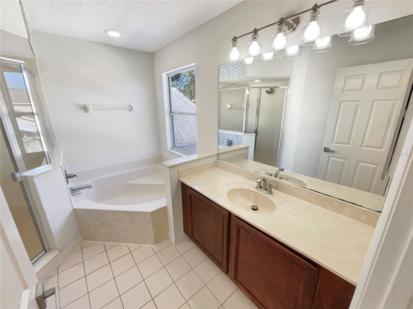 Image 22 of 34 For 3834 Regents Way