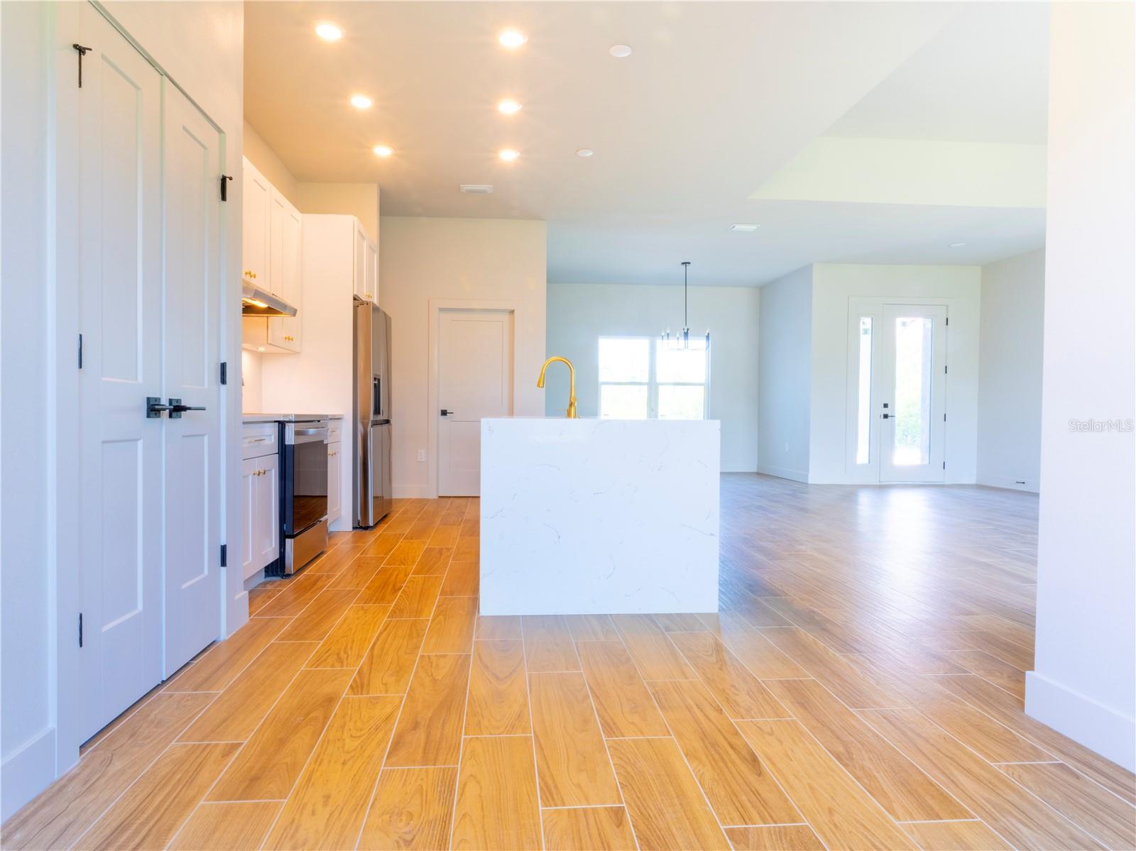 Image 10 of 73 For 14073 Naylor Avenue