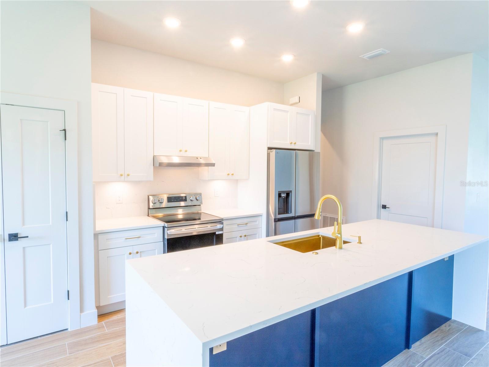 Image 12 of 73 For 14073 Naylor Avenue