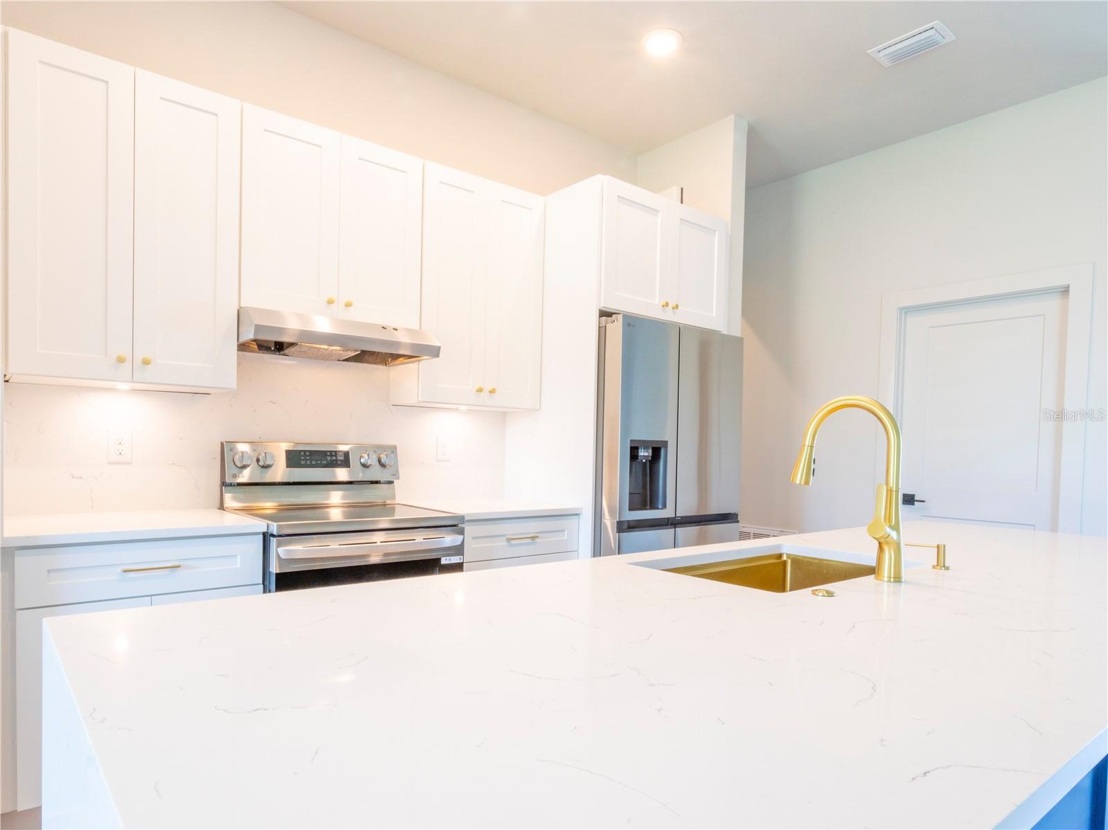 Image 13 of 73 For 14073 Naylor Avenue