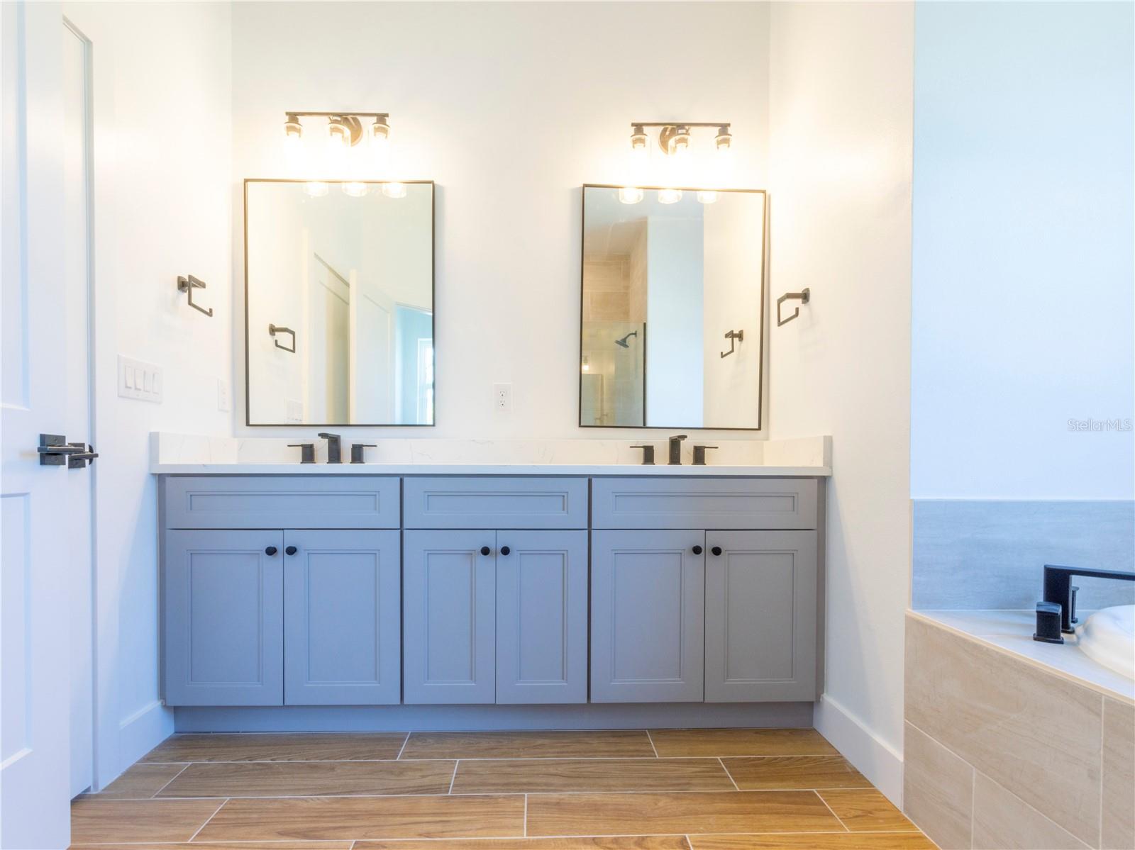 Image 34 of 73 For 14073 Naylor Avenue