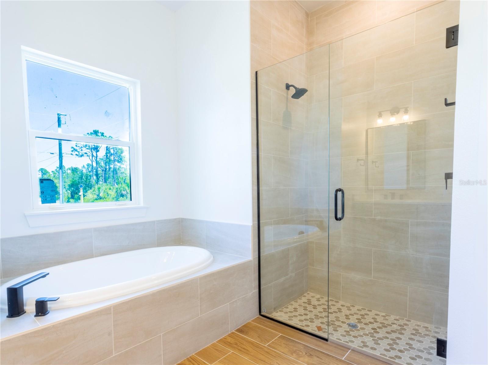 Image 35 of 73 For 14073 Naylor Avenue