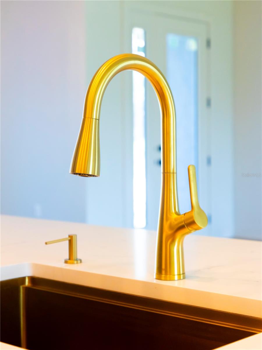 Image 38 of 73 For 14073 Naylor Avenue