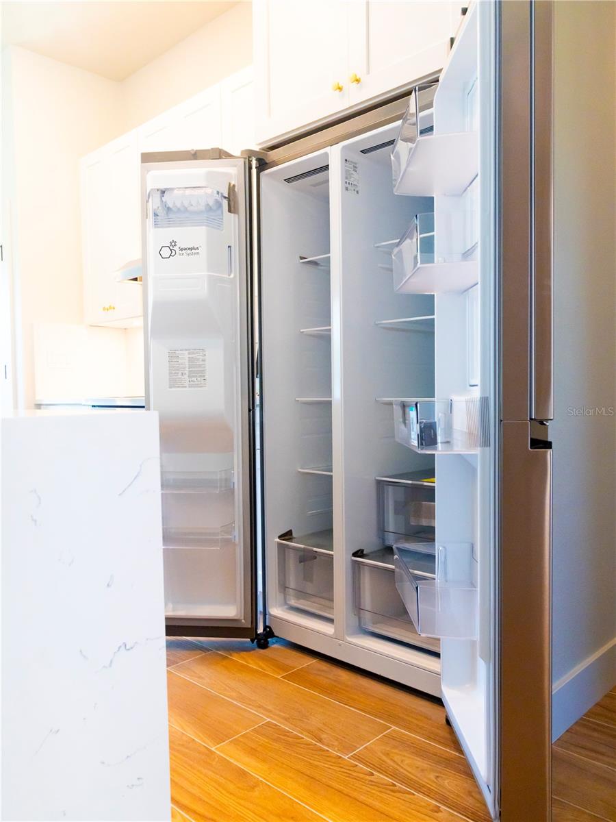 Image 43 of 73 For 14073 Naylor Avenue