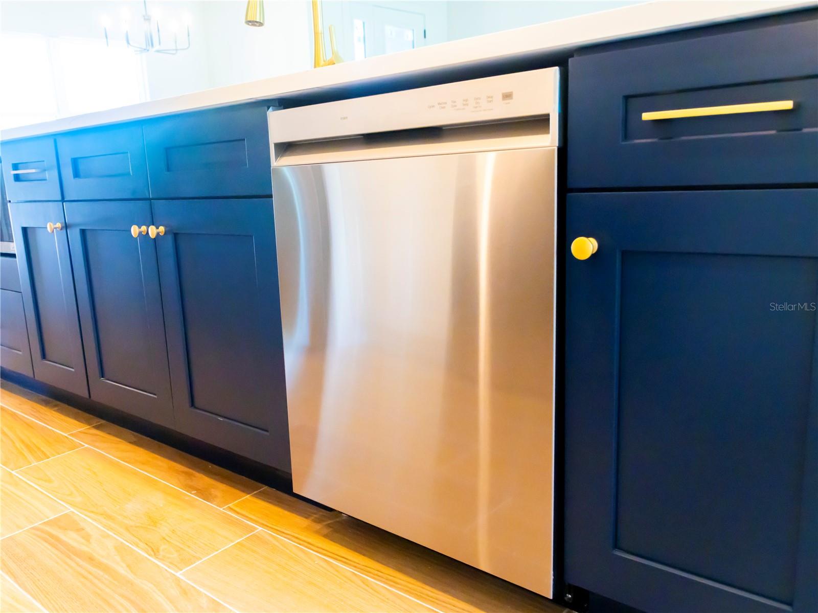 Image 53 of 73 For 14073 Naylor Avenue