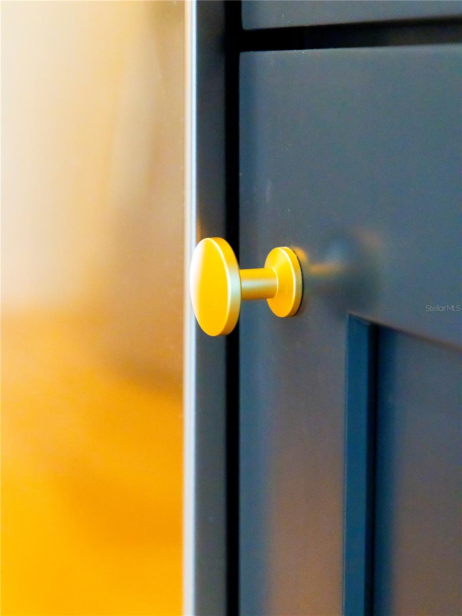 Image 55 of 73 For 14073 Naylor Avenue