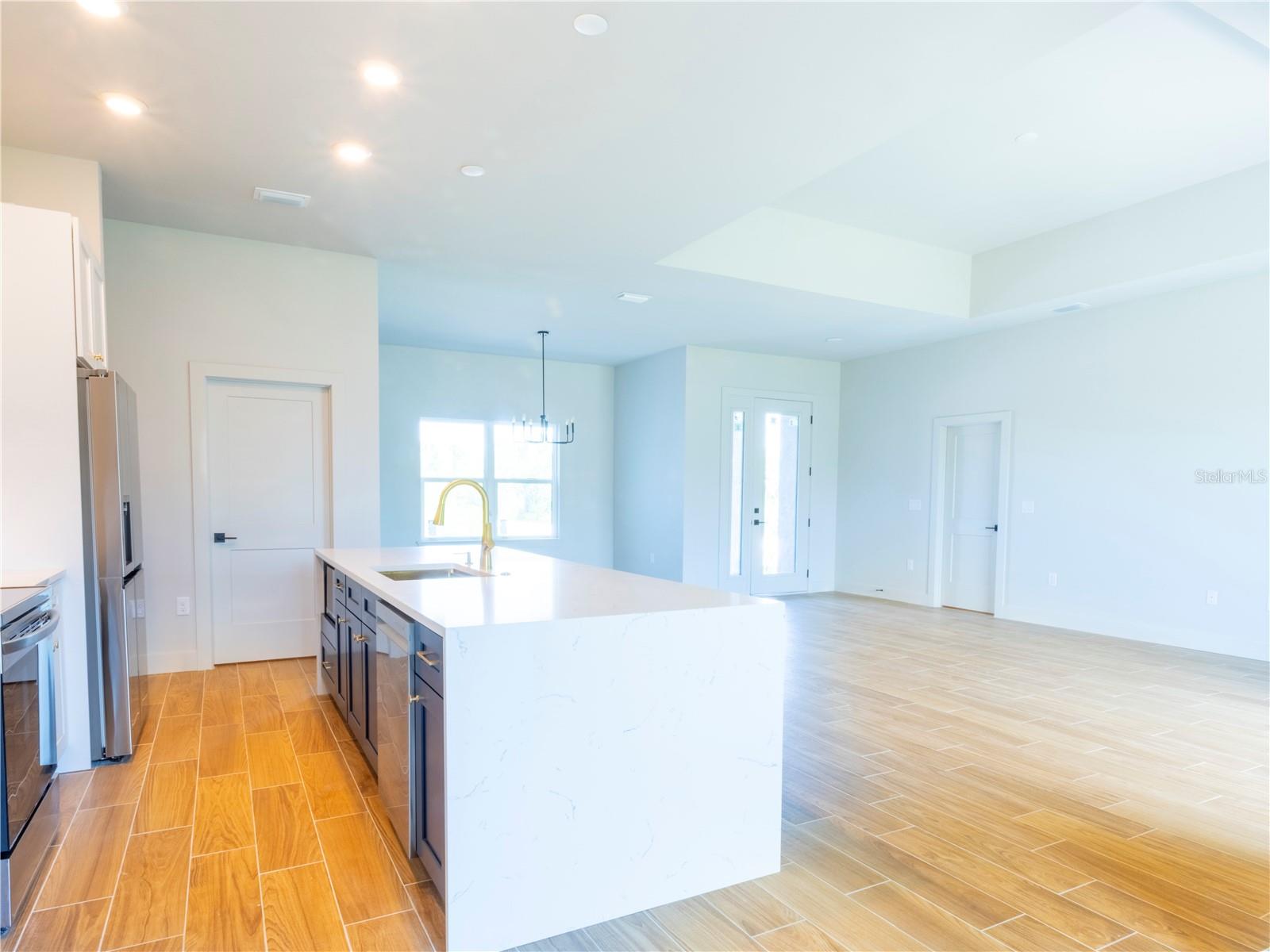 Image 8 of 73 For 14073 Naylor Avenue