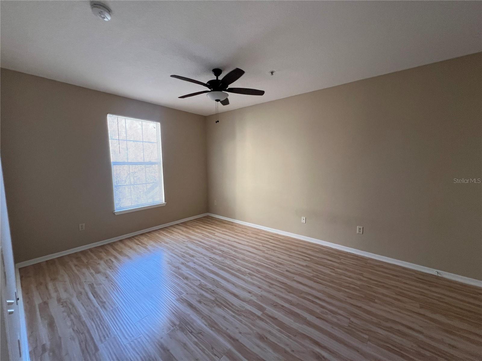 Image 17 of 21 For 14353 Fredricksburg Drive 915