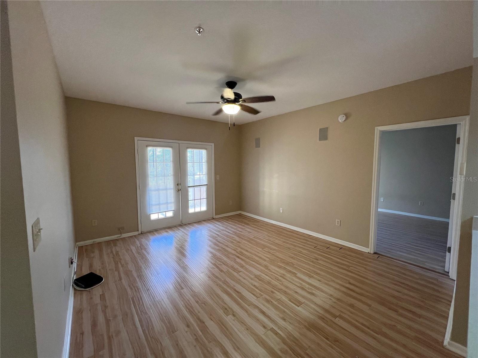 Image 8 of 21 For 14353 Fredricksburg Drive 915