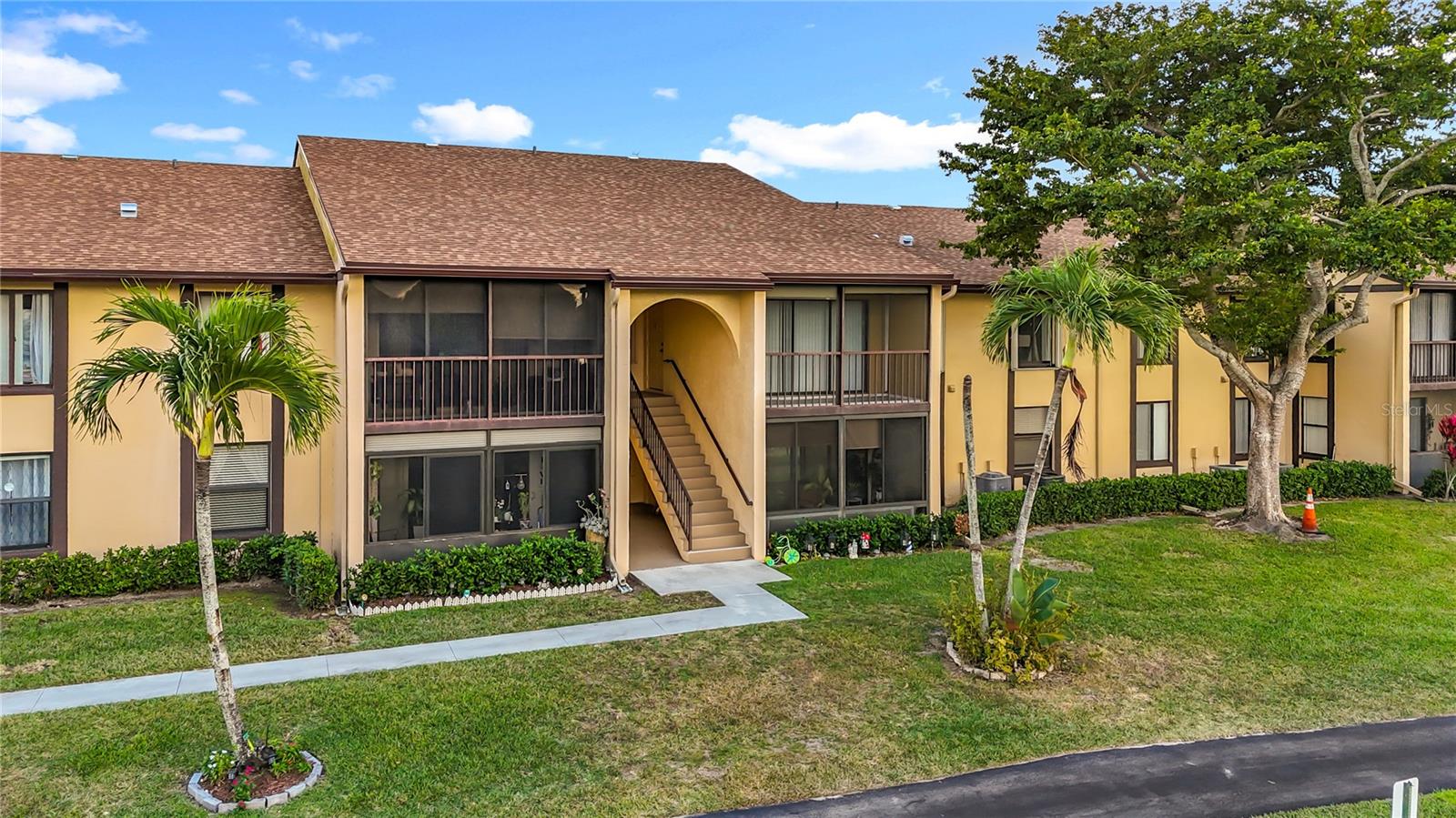 Image 4 of 69 For 826 Sky Pine Way G2