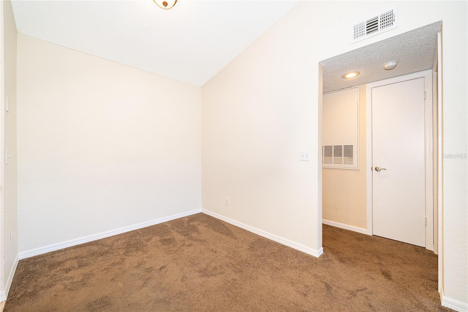 Image 20 of 32 For 5112 Conroy Road 26