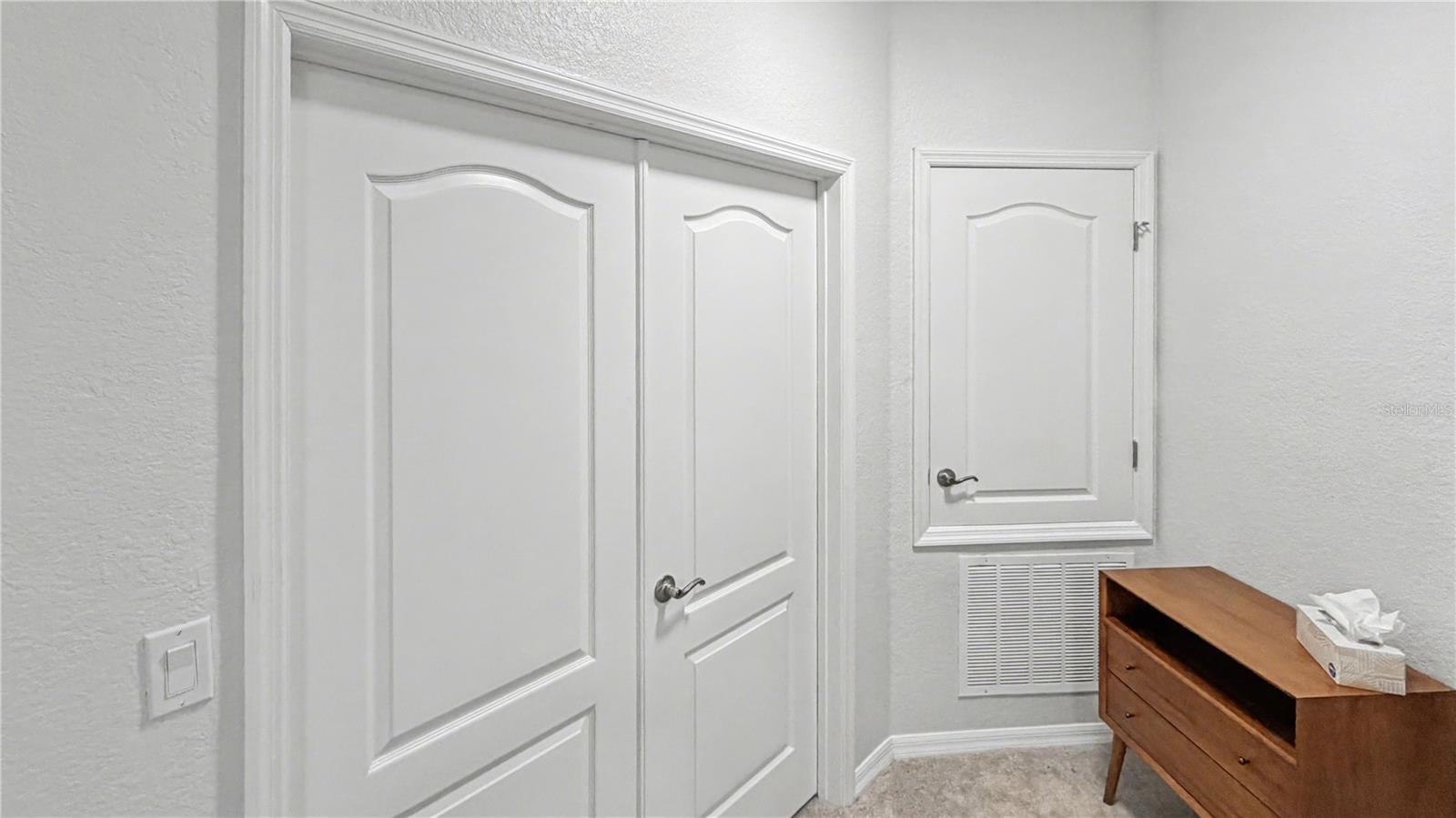 Image 19 of 36 For 6673 Helmsley Circle