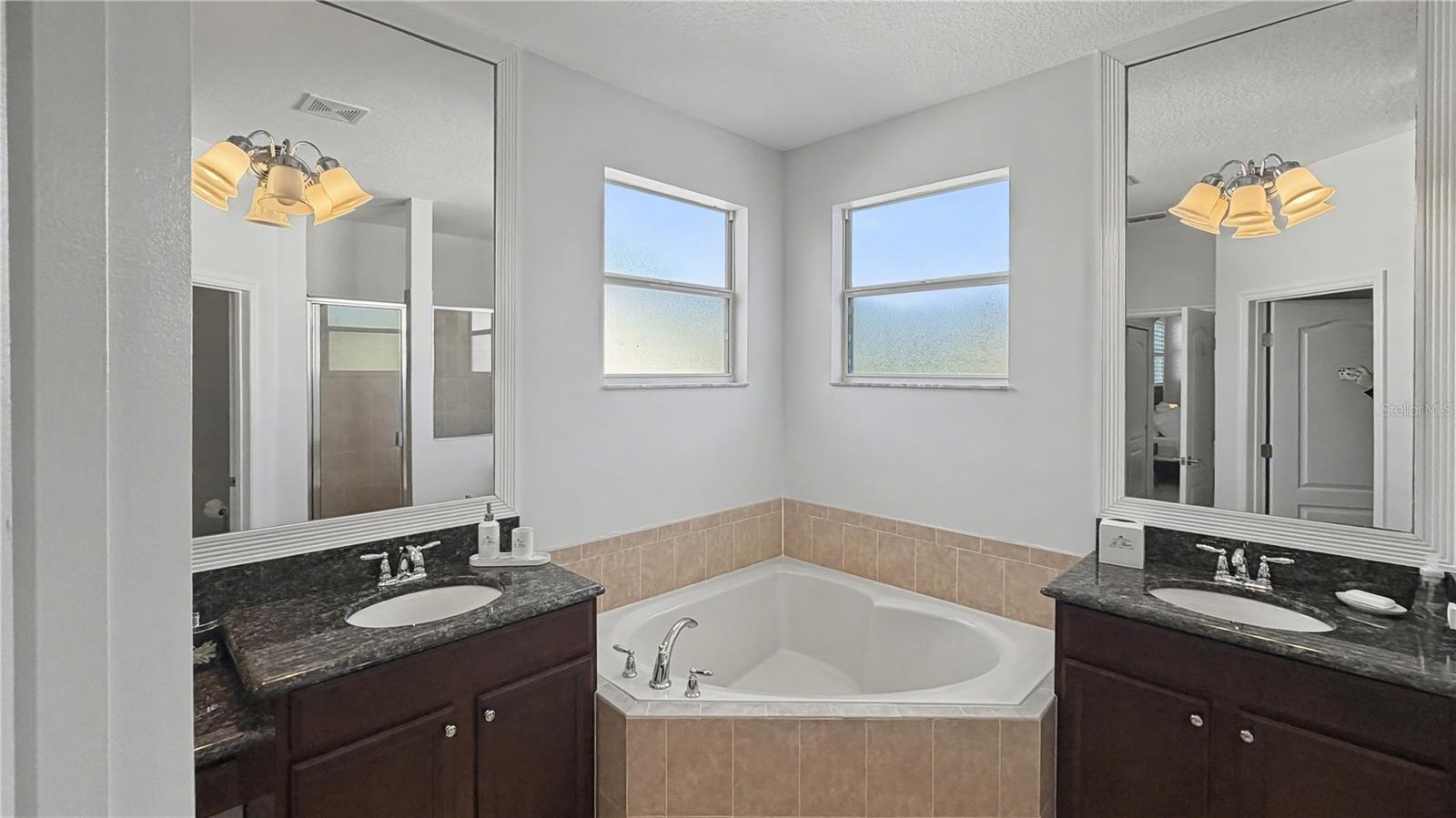 Image 27 of 36 For 6673 Helmsley Circle