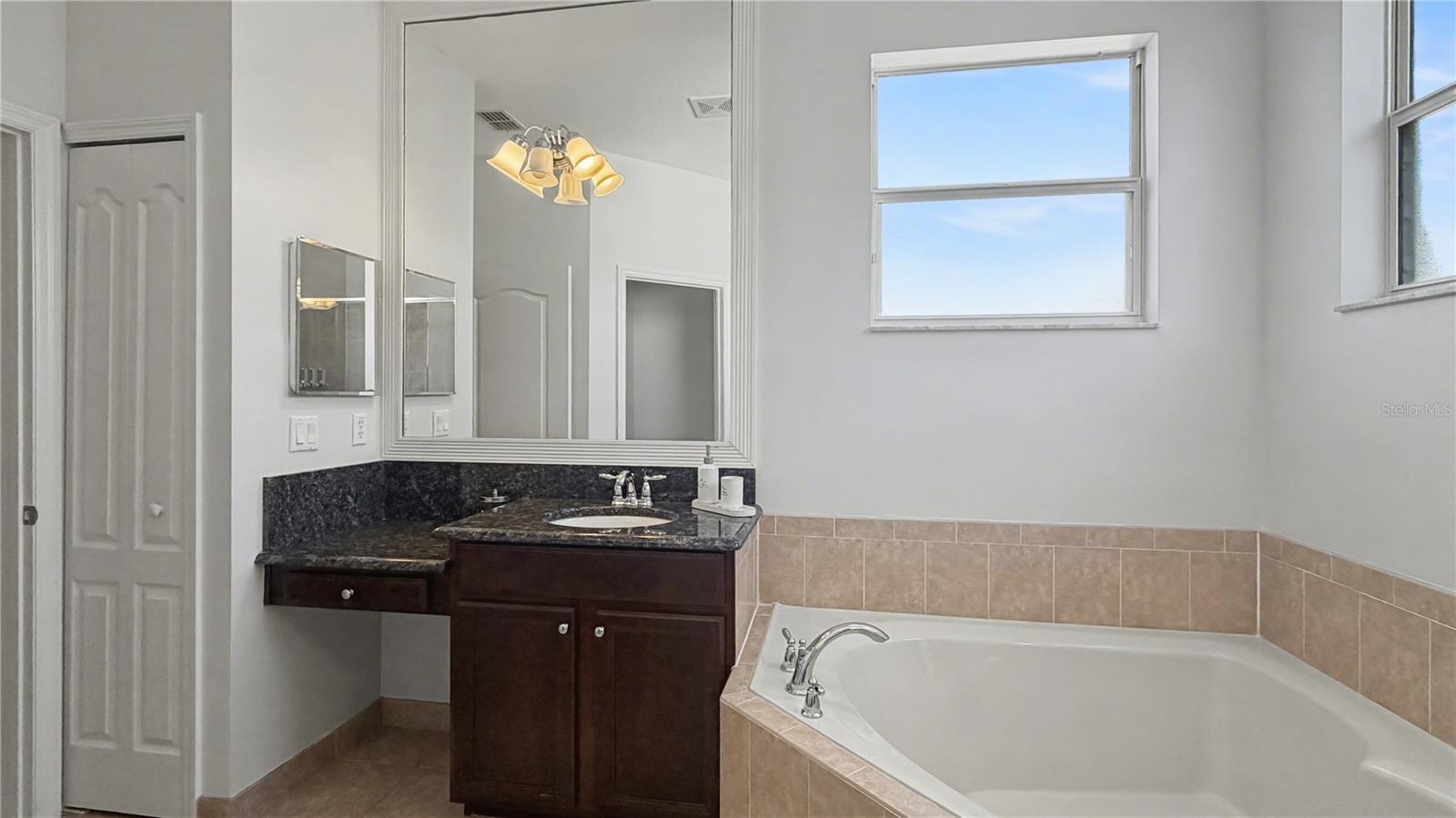 Image 29 of 36 For 6673 Helmsley Circle