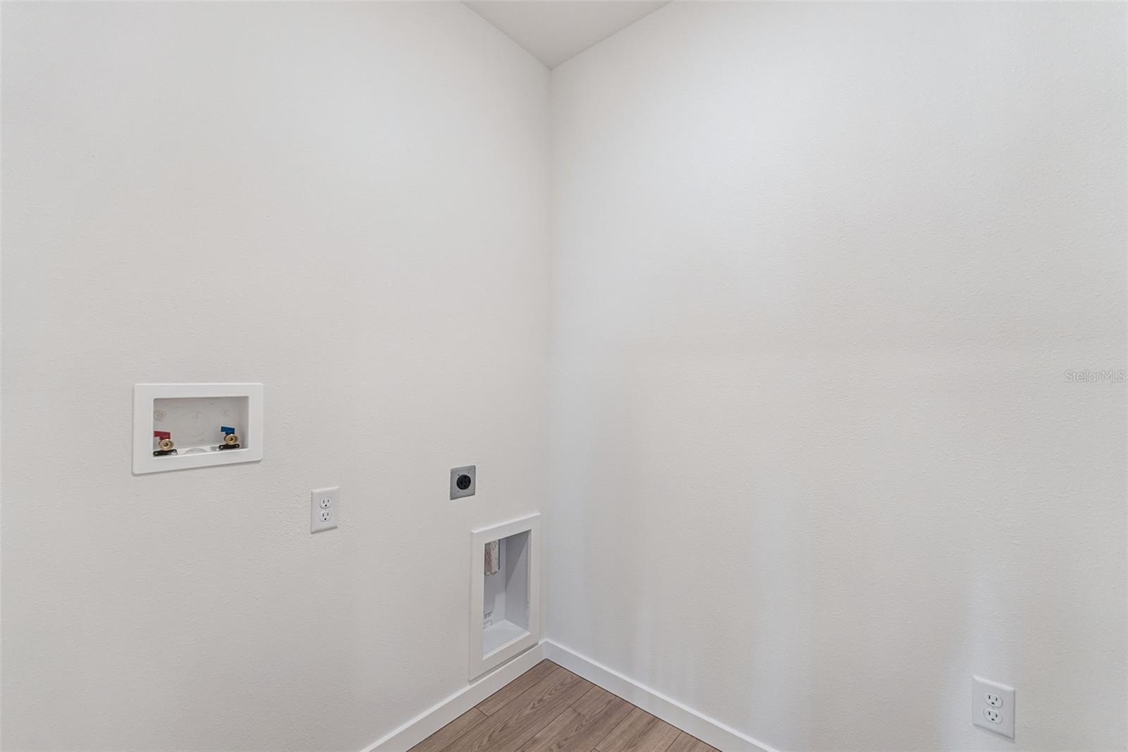 Image 30 of 33 For 4021 Bradbury Way