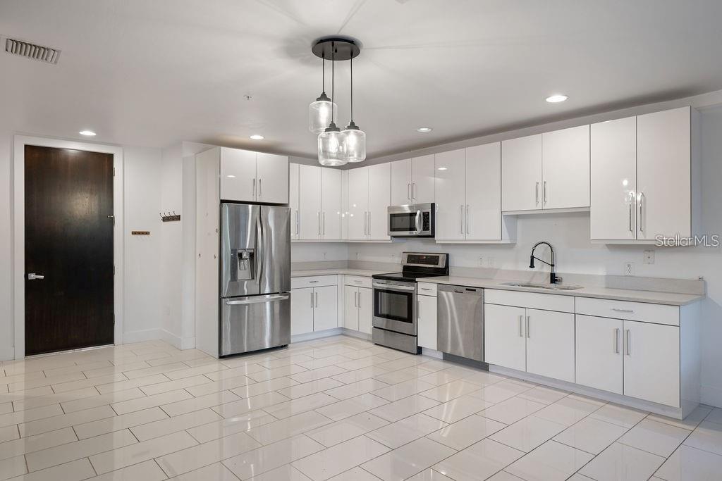 Image 6 of 20 For 432 Swoope Avenue