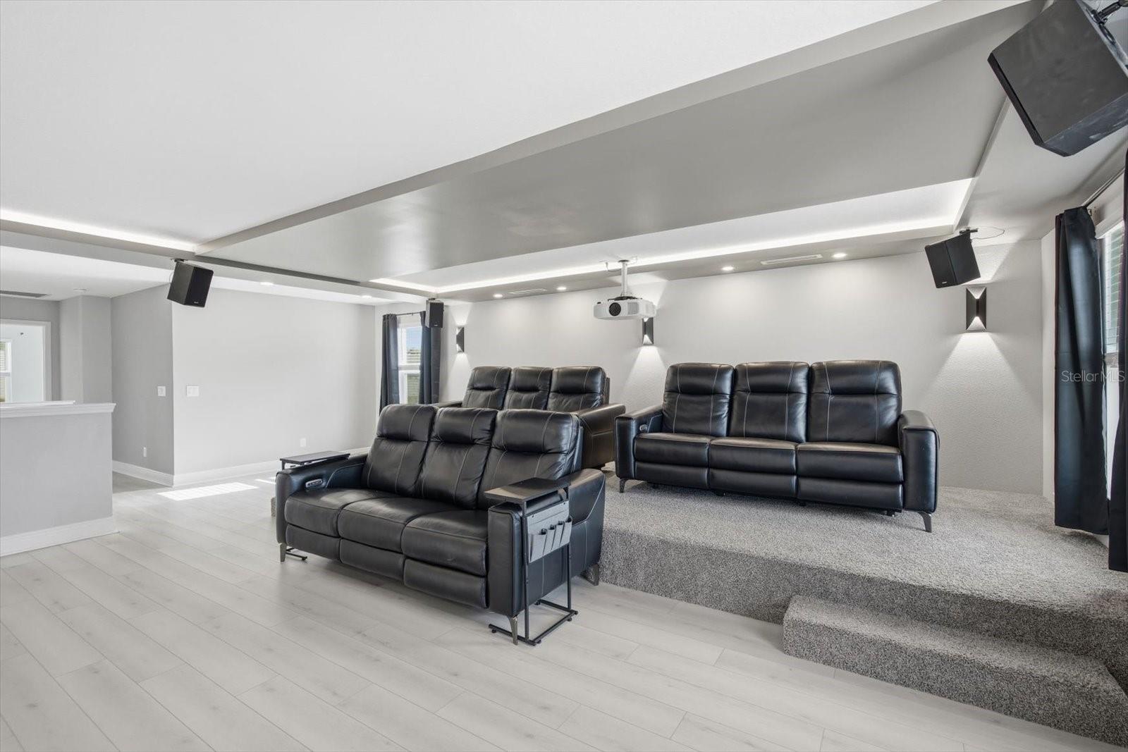 Image 23 of 58 For 612 Blackstone Street