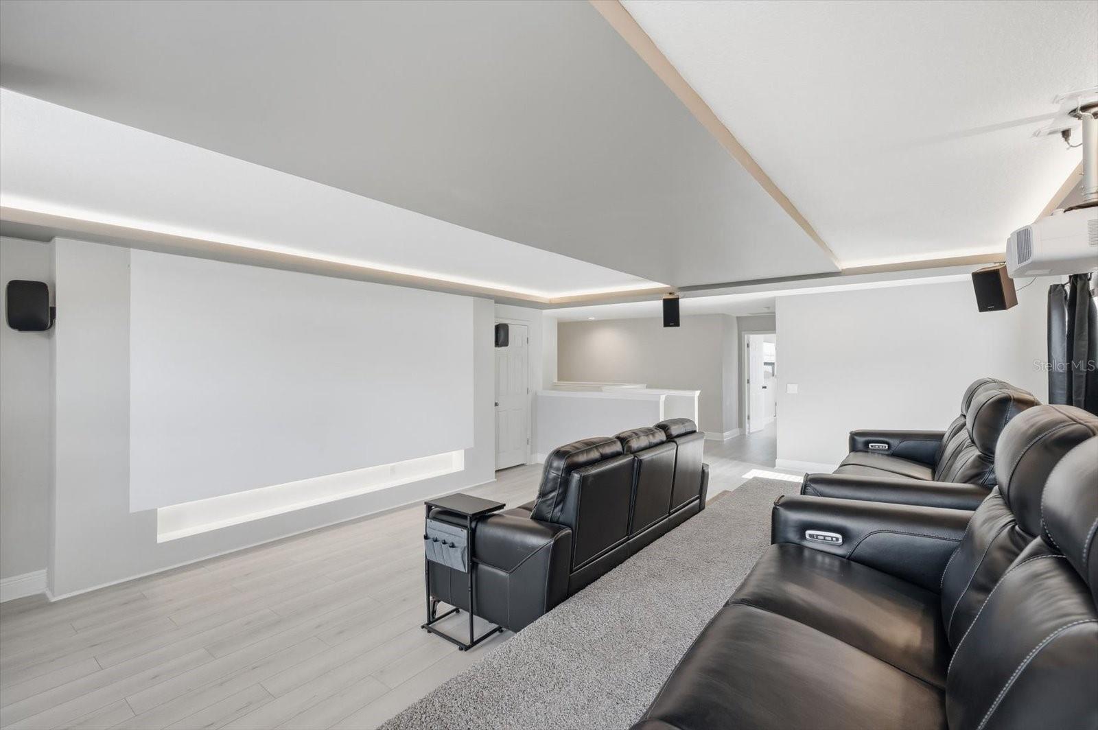 Image 24 of 58 For 612 Blackstone Street