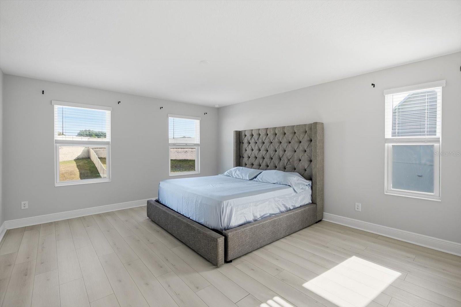 Image 25 of 58 For 612 Blackstone Street